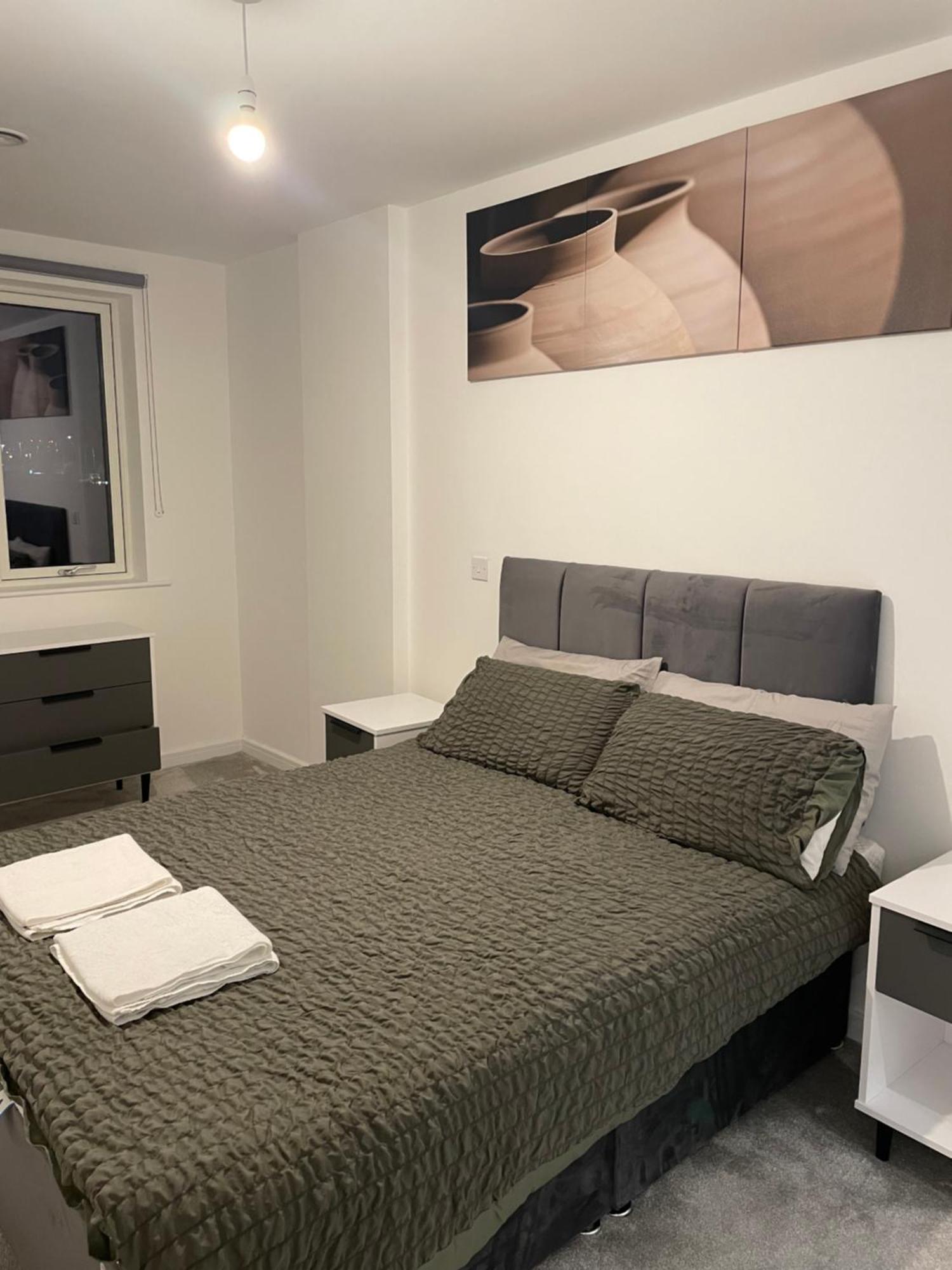 Luxurious 2 Bedroom Apartment Barking  Exterior photo